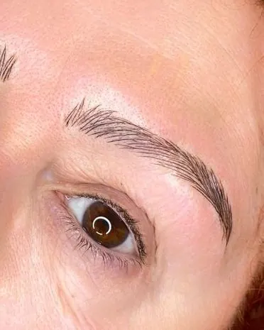 Micropigmentación de cejas con técnica pelo a pelo