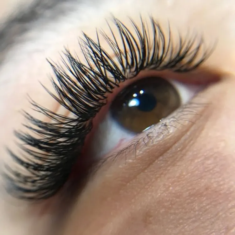 Extensiones de pestañas con efecto de mirada abierta